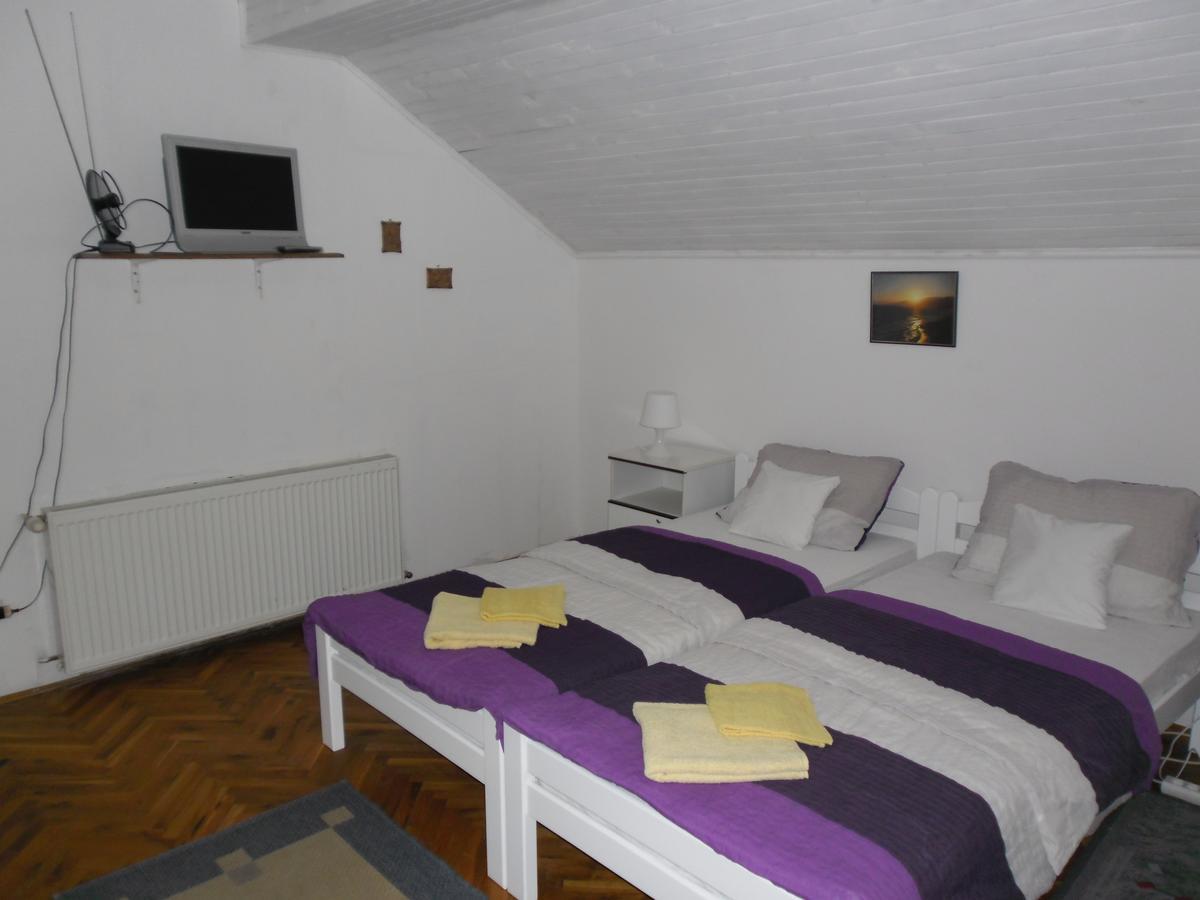 Rooms Mila Rezovac Exteriör bild