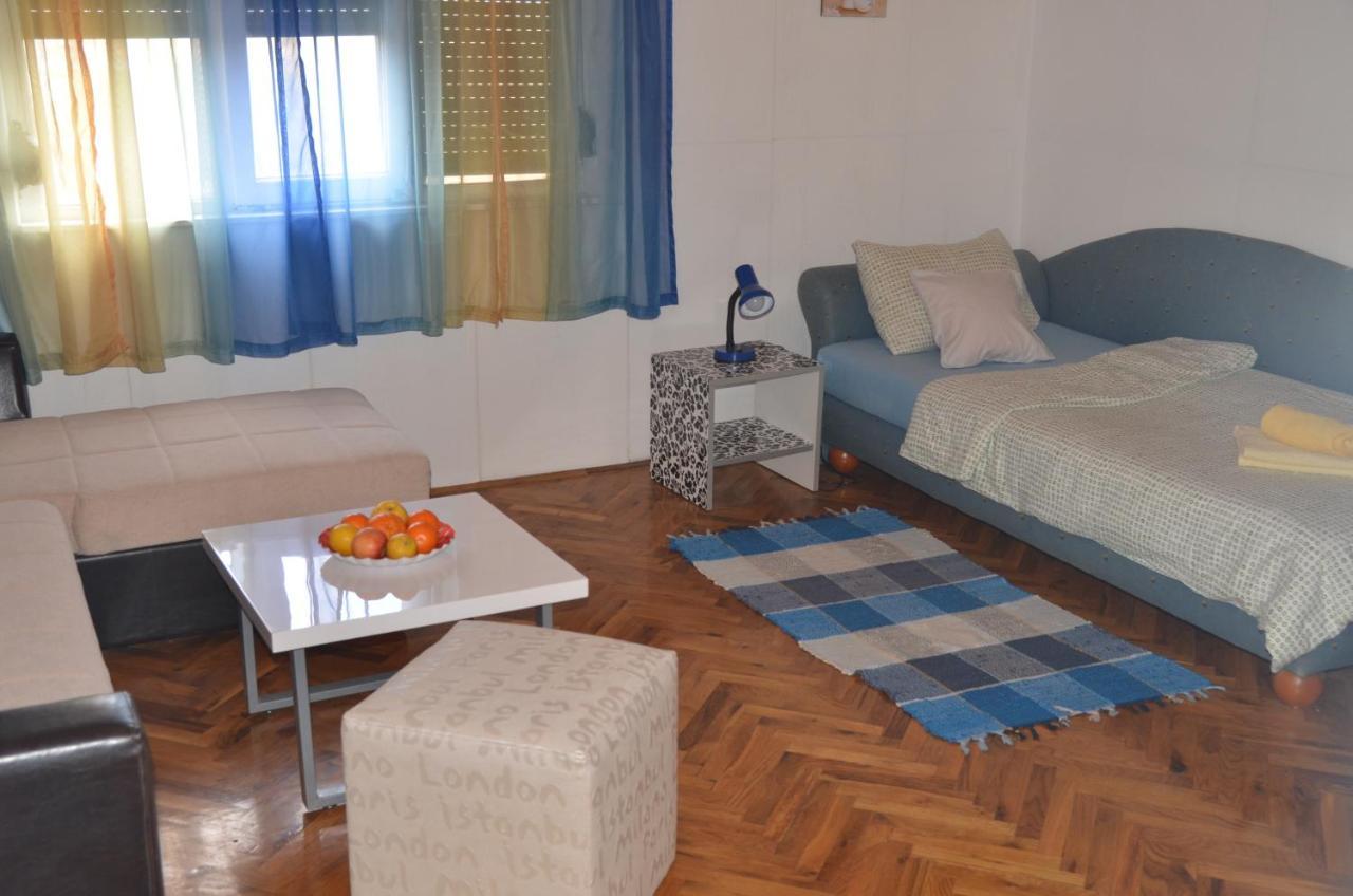 Rooms Mila Rezovac Exteriör bild
