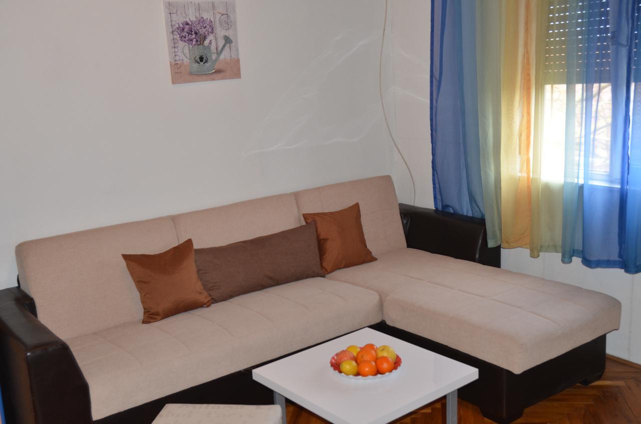 Rooms Mila Rezovac Exteriör bild