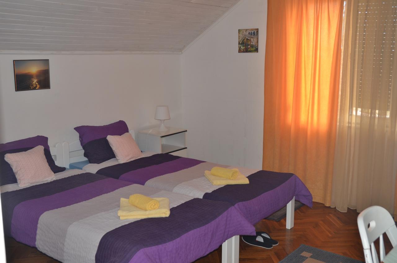 Rooms Mila Rezovac Exteriör bild